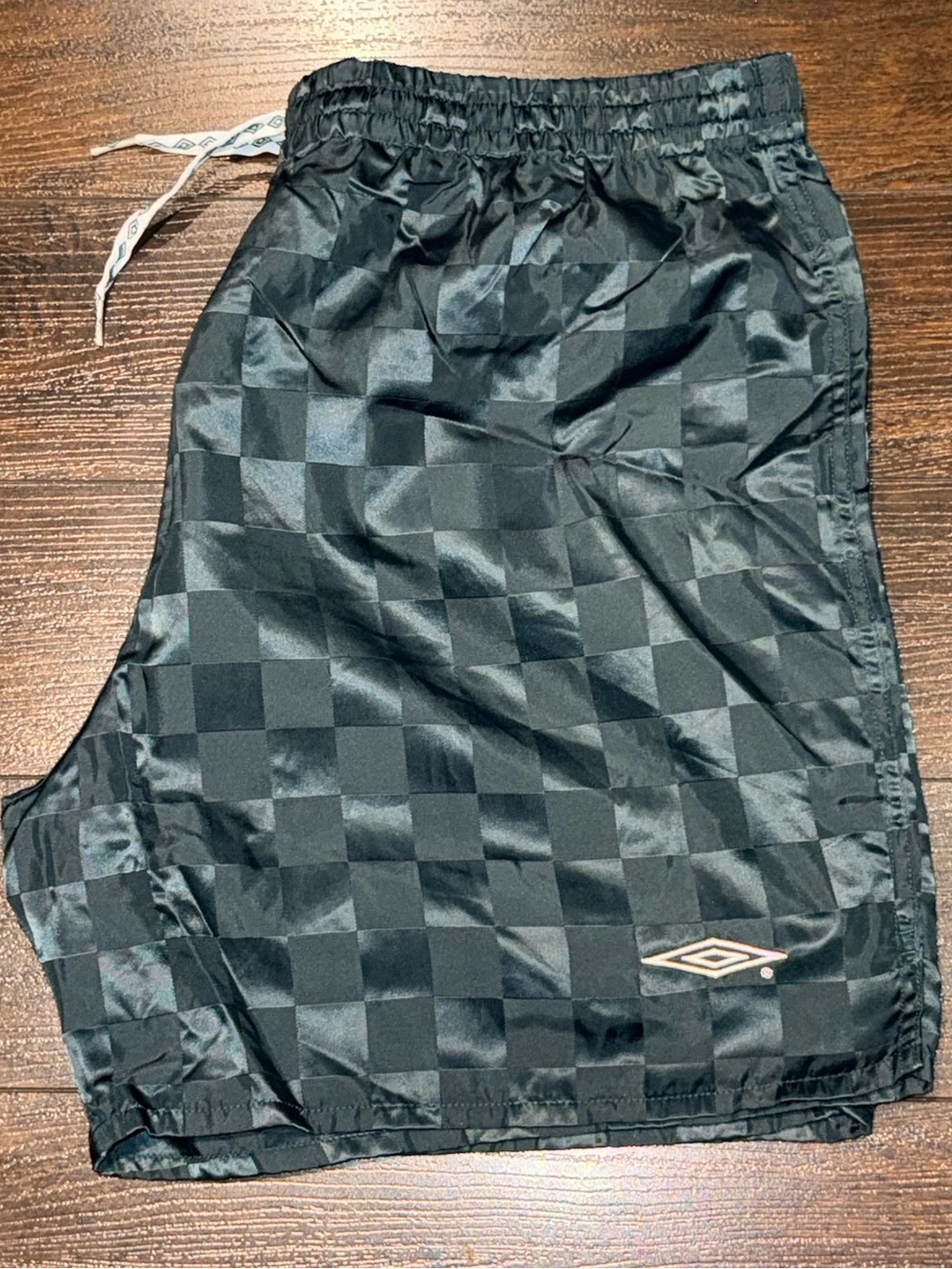 Vintage UMBRO Checkered Shiny Soccer Football 6” Shorts Men’s Size XL Green